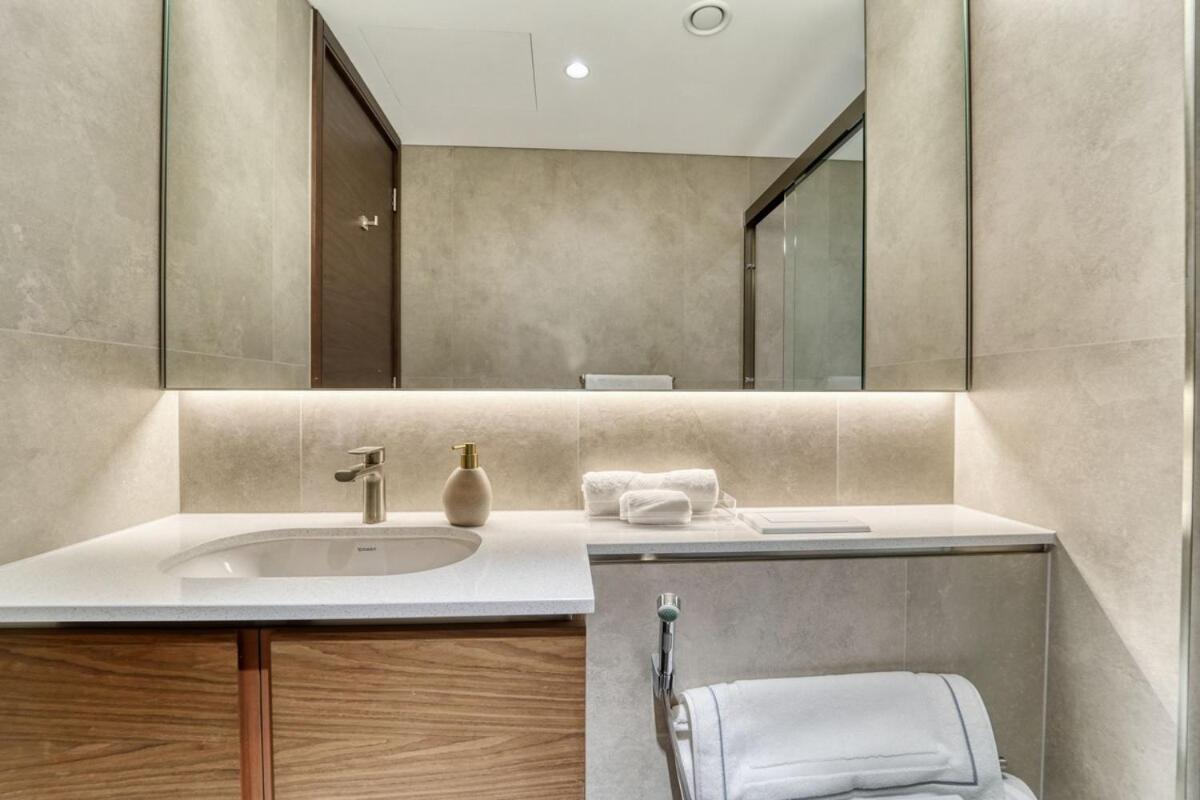 Modern 1br Retreat Creek Vistas شقة دبي
